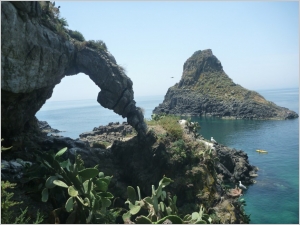 Bulk-rock major and trace element geochemistry of Mt. Etna volcanic rocks - Tholeiitic and Timpe Supersynthems (THTMP-ET)